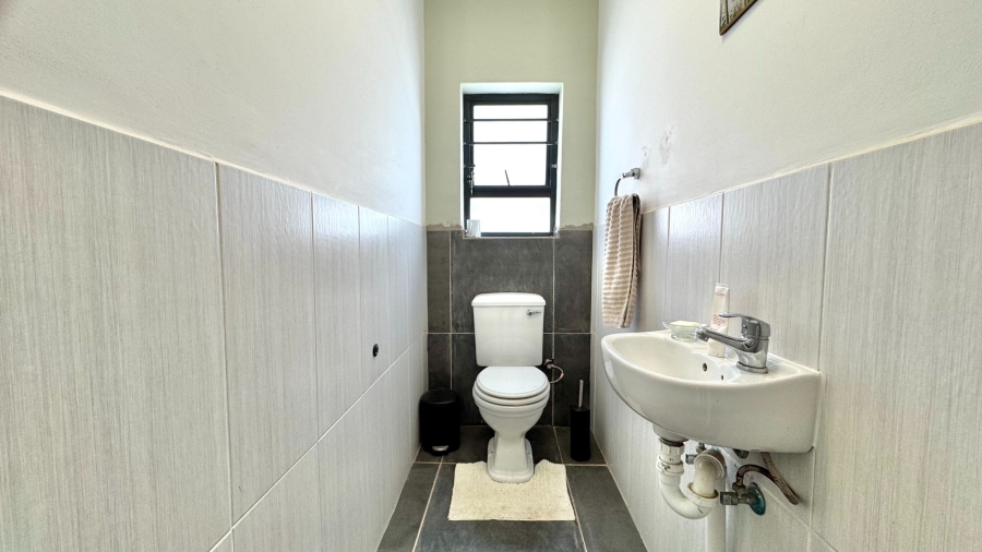 4 Bedroom Property for Sale in Fairview Golf Estate Western Cape